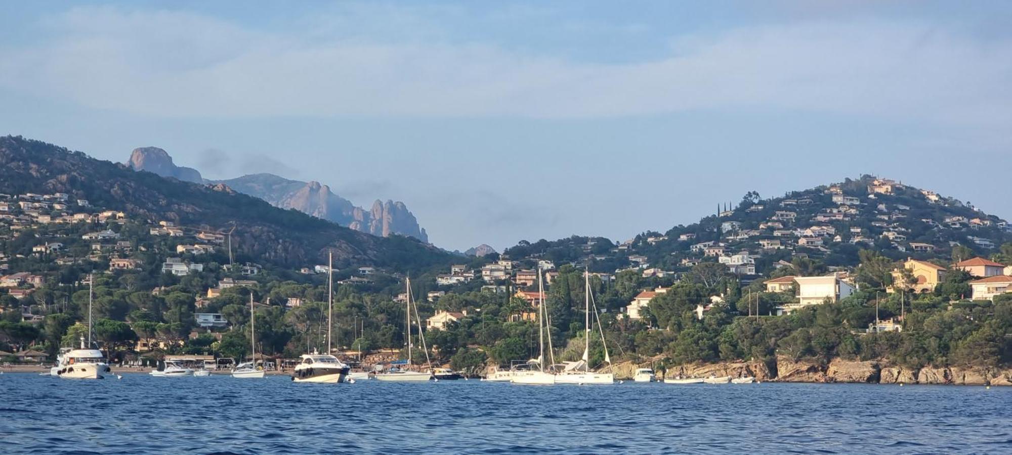 Agay Cap Esterel Village Allee Fleurs - F2 Clim Vue Golf Et Mer - Grande Terrasse Plein Sud Saint-Raphael  Bagian luar foto