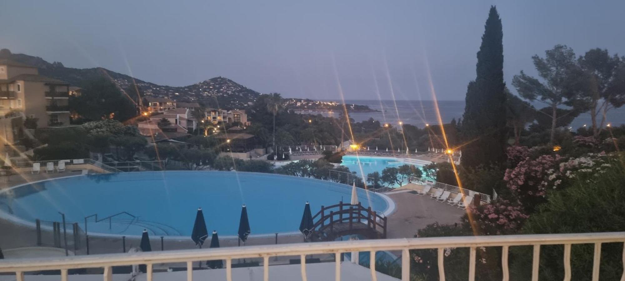 Agay Cap Esterel Village Allee Fleurs - F2 Clim Vue Golf Et Mer - Grande Terrasse Plein Sud Saint-Raphael  Bagian luar foto