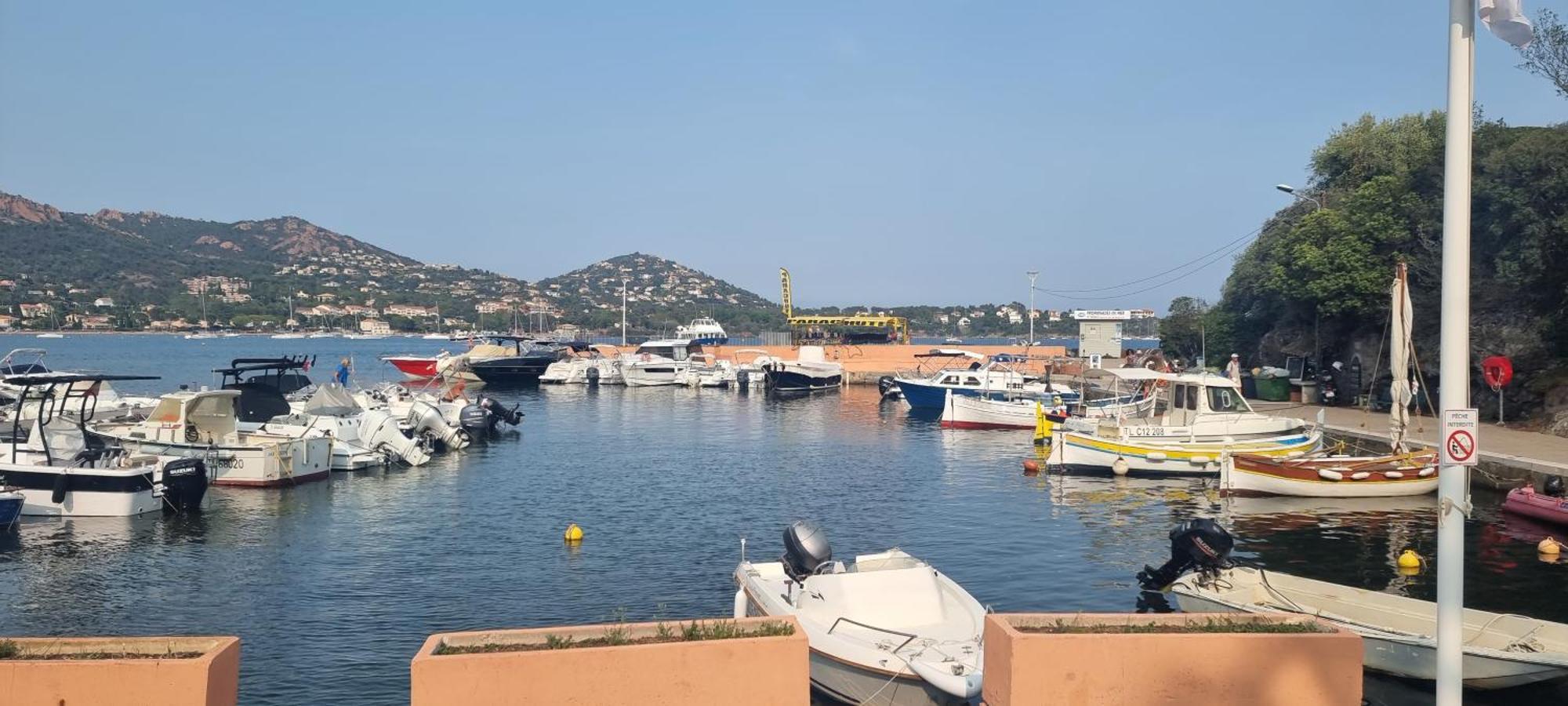 Agay Cap Esterel Village Allee Fleurs - F2 Clim Vue Golf Et Mer - Grande Terrasse Plein Sud Saint-Raphael  Bagian luar foto