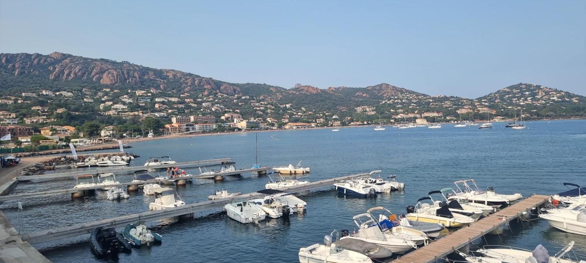 Agay Cap Esterel Village Allee Fleurs - F2 Clim Vue Golf Et Mer - Grande Terrasse Plein Sud Saint-Raphael  Bagian luar foto