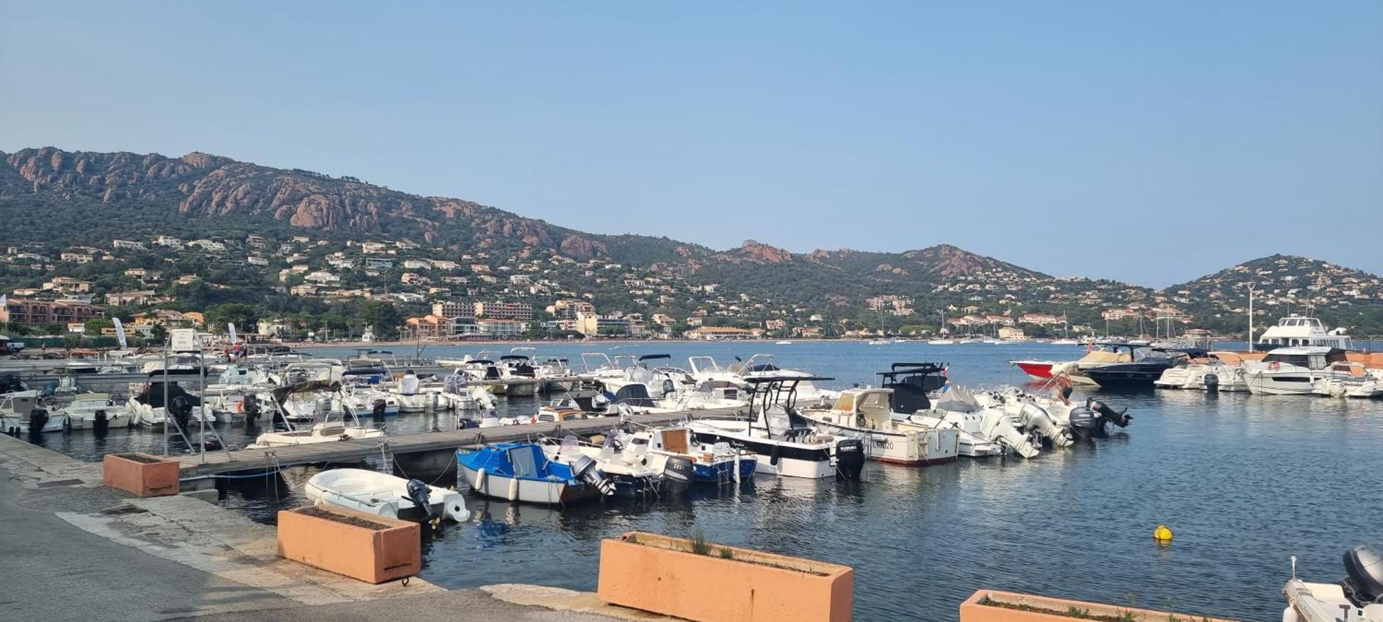 Agay Cap Esterel Village Allee Fleurs - F2 Clim Vue Golf Et Mer - Grande Terrasse Plein Sud Saint-Raphael  Bagian luar foto