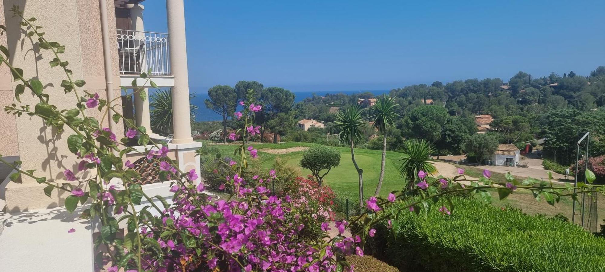 Agay Cap Esterel Village Allee Fleurs - F2 Clim Vue Golf Et Mer - Grande Terrasse Plein Sud Saint-Raphael  Bagian luar foto