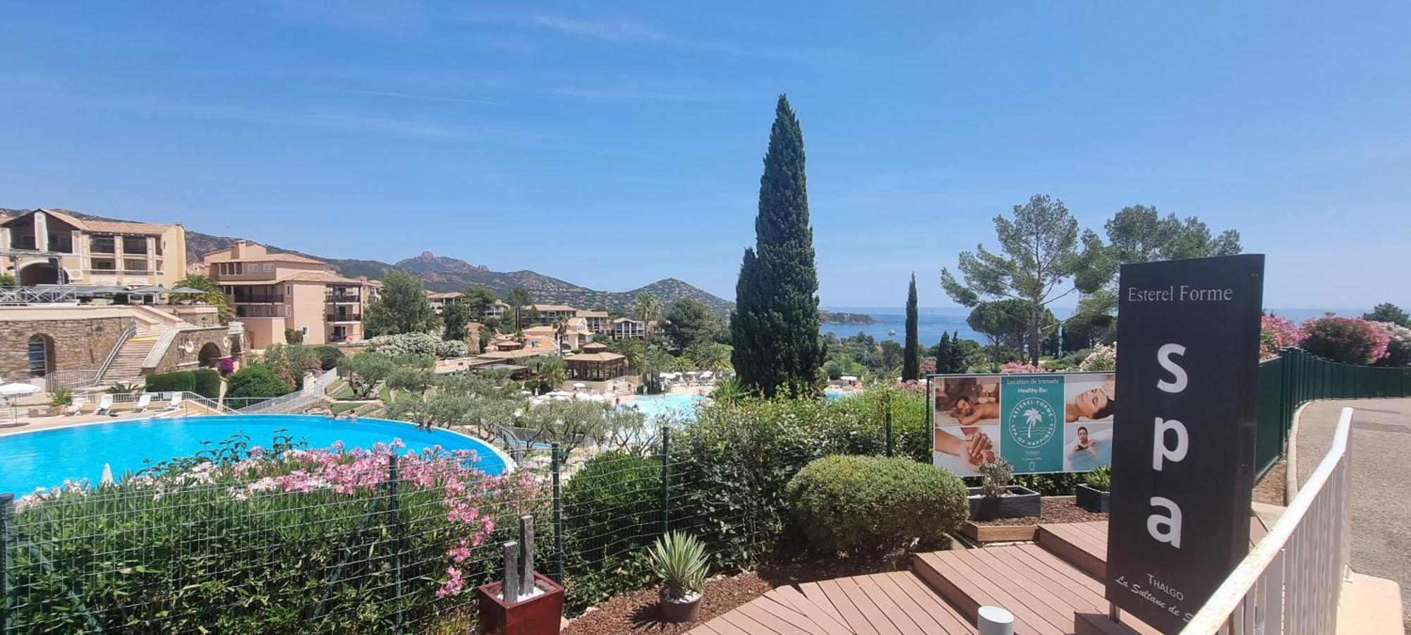 Agay Cap Esterel Village Allee Fleurs - F2 Clim Vue Golf Et Mer - Grande Terrasse Plein Sud Saint-Raphael  Bagian luar foto