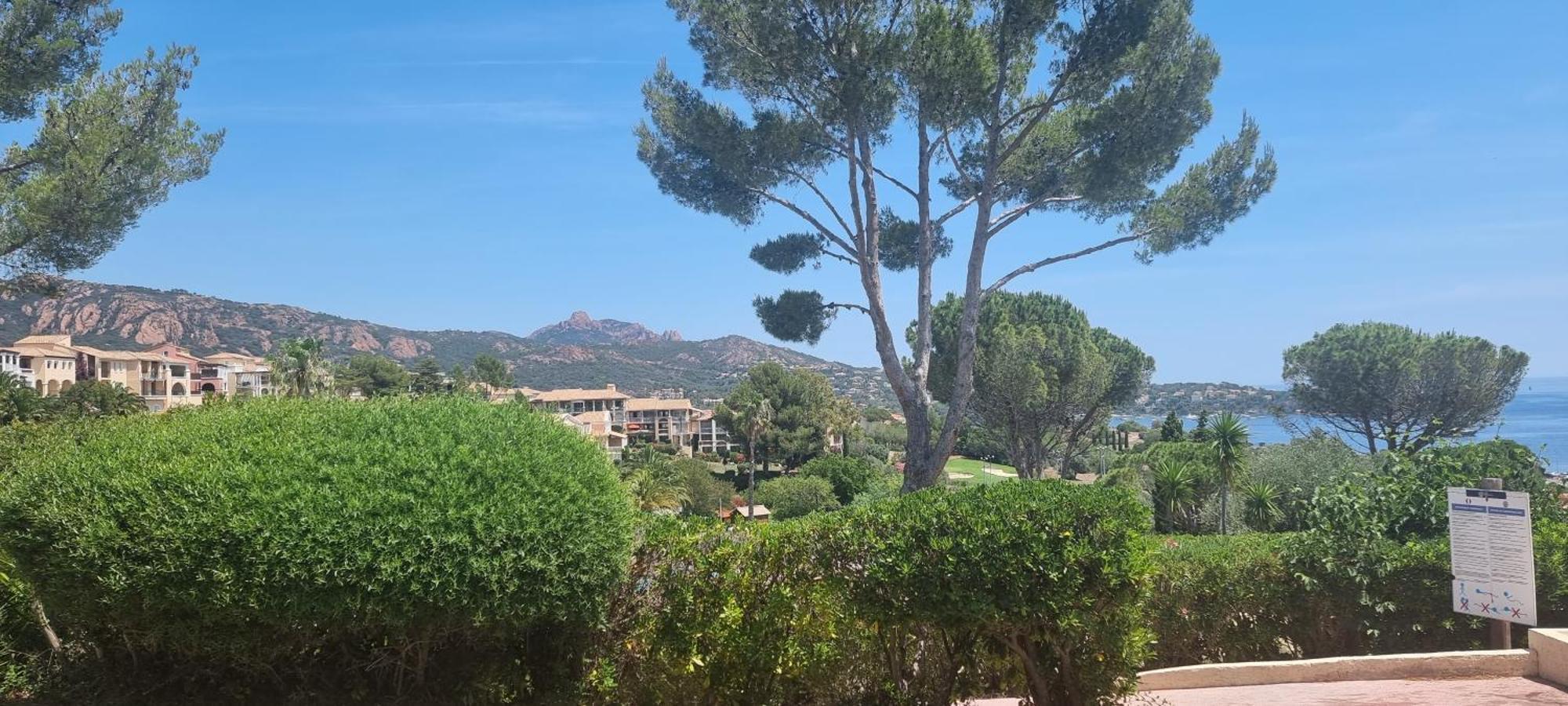 Agay Cap Esterel Village Allee Fleurs - F2 Clim Vue Golf Et Mer - Grande Terrasse Plein Sud Saint-Raphael  Bagian luar foto