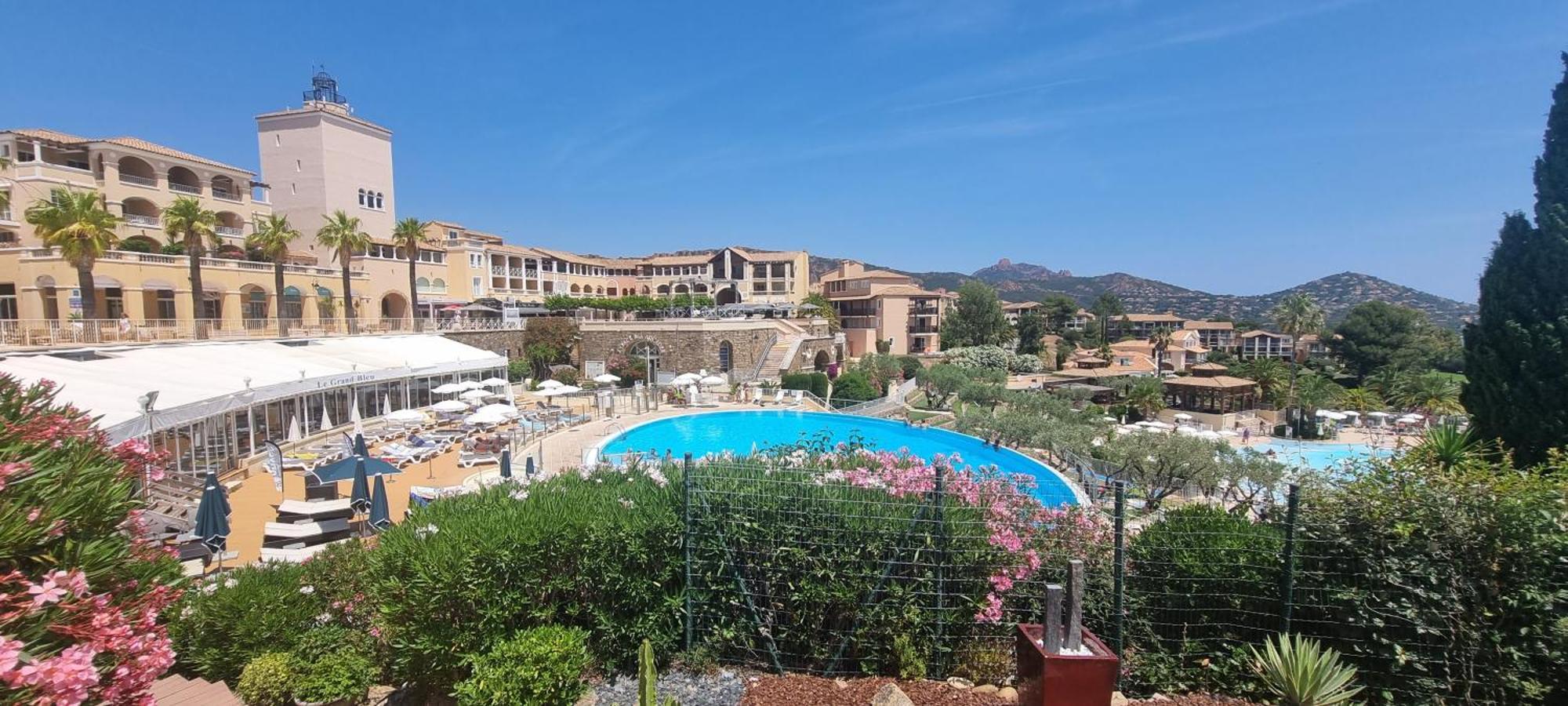 Agay Cap Esterel Village Allee Fleurs - F2 Clim Vue Golf Et Mer - Grande Terrasse Plein Sud Saint-Raphael  Bagian luar foto