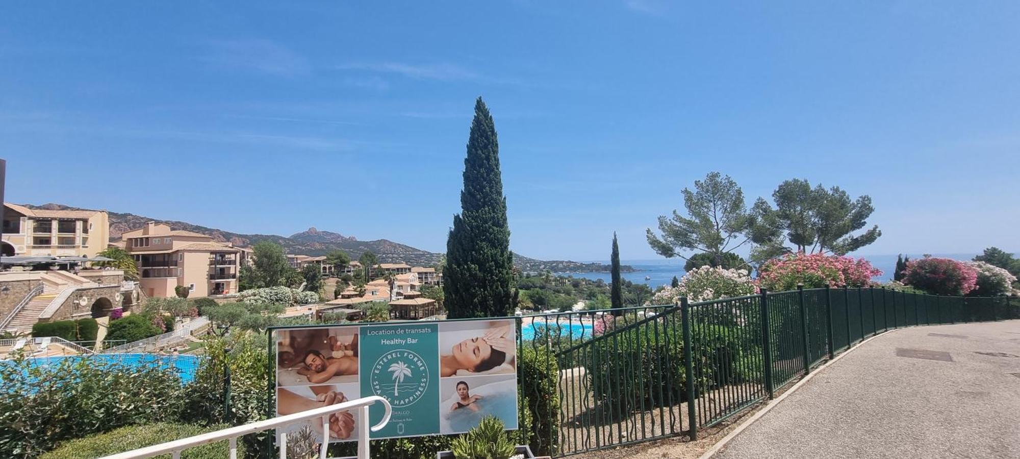 Agay Cap Esterel Village Allee Fleurs - F2 Clim Vue Golf Et Mer - Grande Terrasse Plein Sud Saint-Raphael  Bagian luar foto