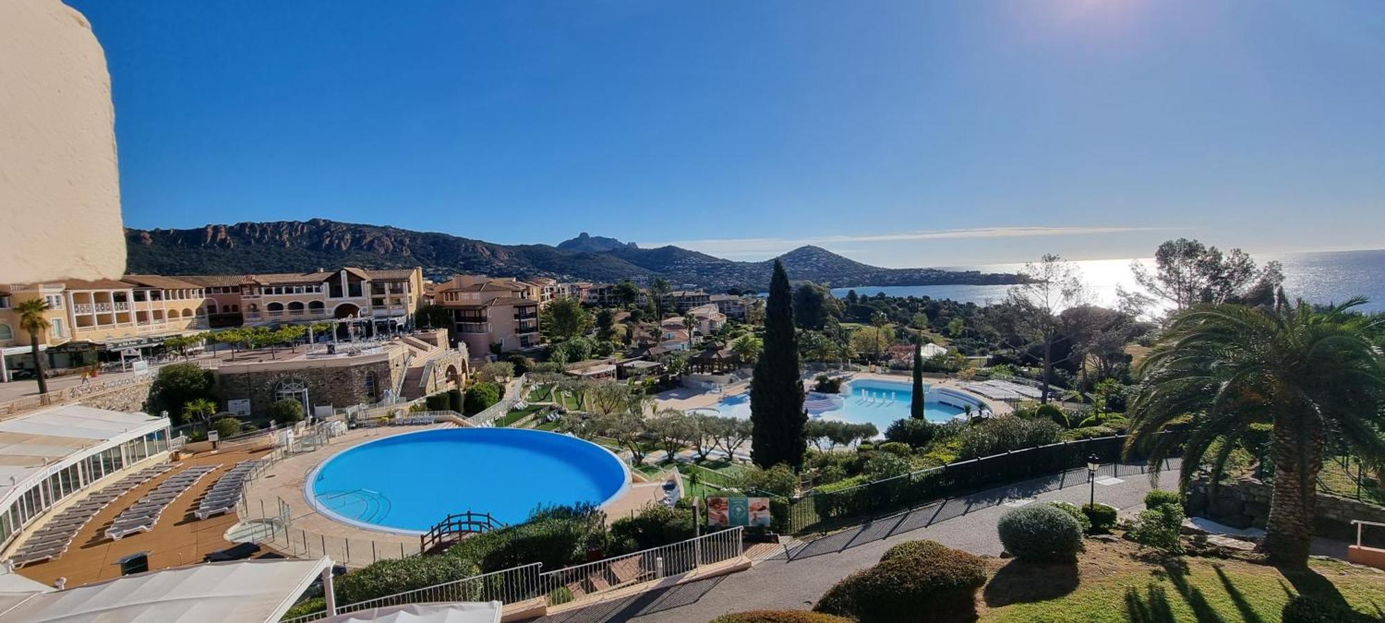 Agay Cap Esterel Village Allee Fleurs - F2 Clim Vue Golf Et Mer - Grande Terrasse Plein Sud Saint-Raphael  Bagian luar foto