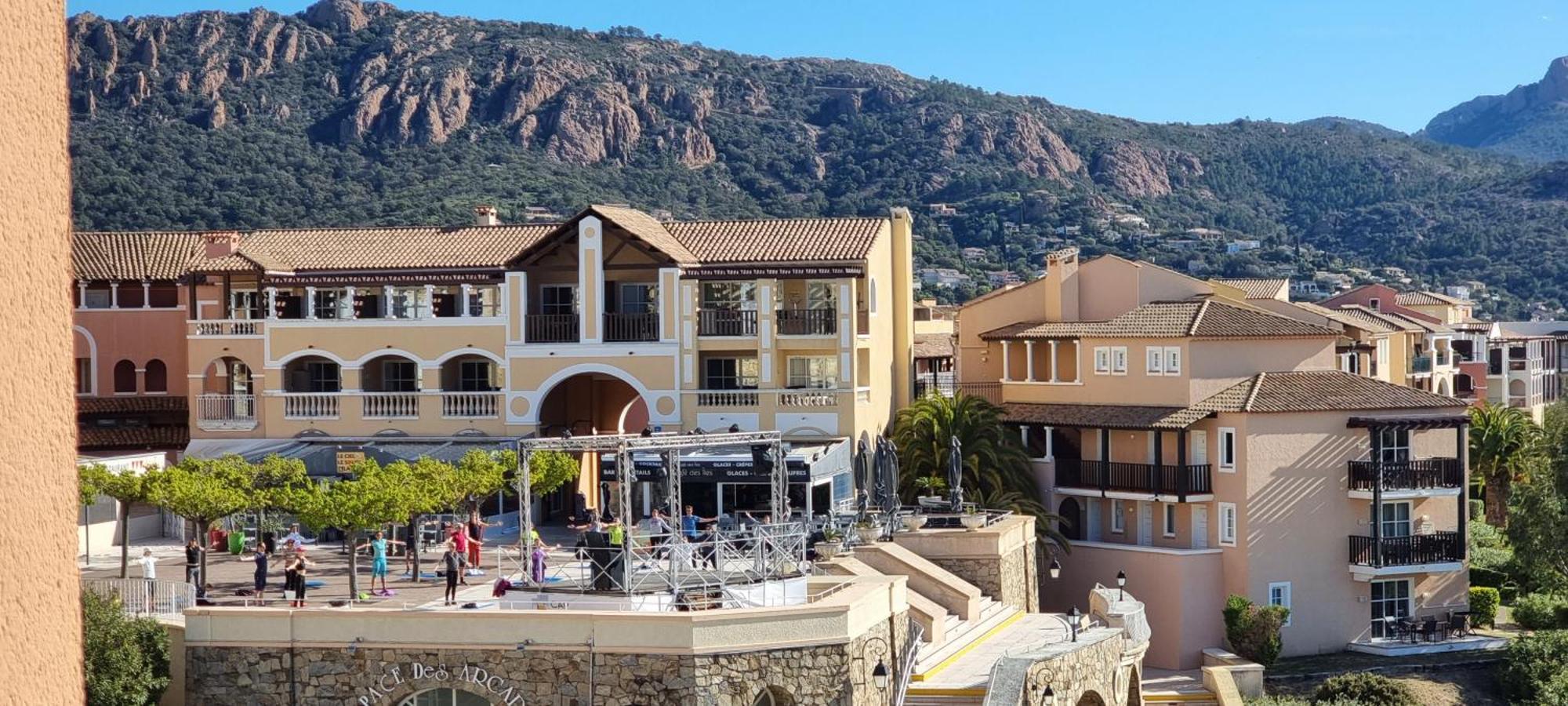Agay Cap Esterel Village Allee Fleurs - F2 Clim Vue Golf Et Mer - Grande Terrasse Plein Sud Saint-Raphael  Bagian luar foto