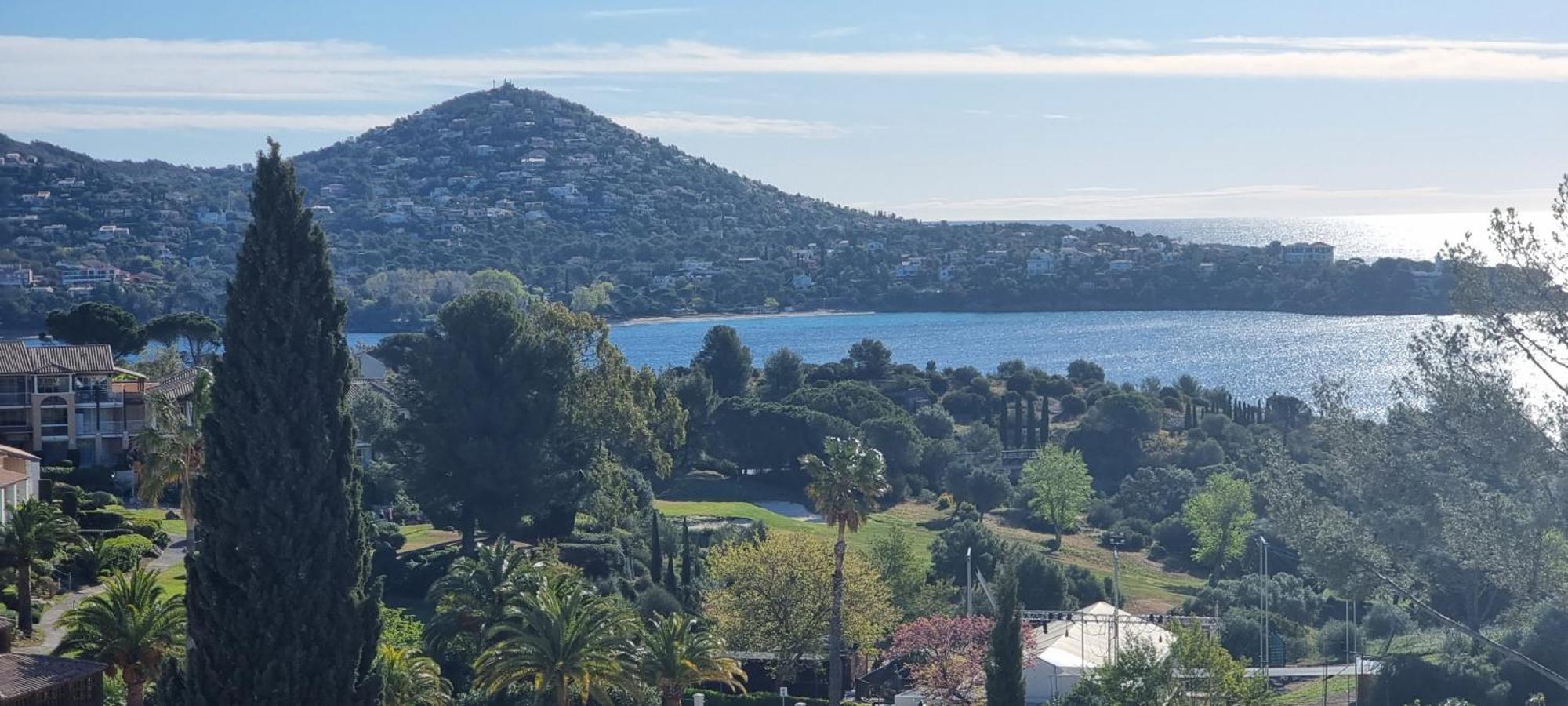 Agay Cap Esterel Village Allee Fleurs - F2 Clim Vue Golf Et Mer - Grande Terrasse Plein Sud Saint-Raphael  Bagian luar foto