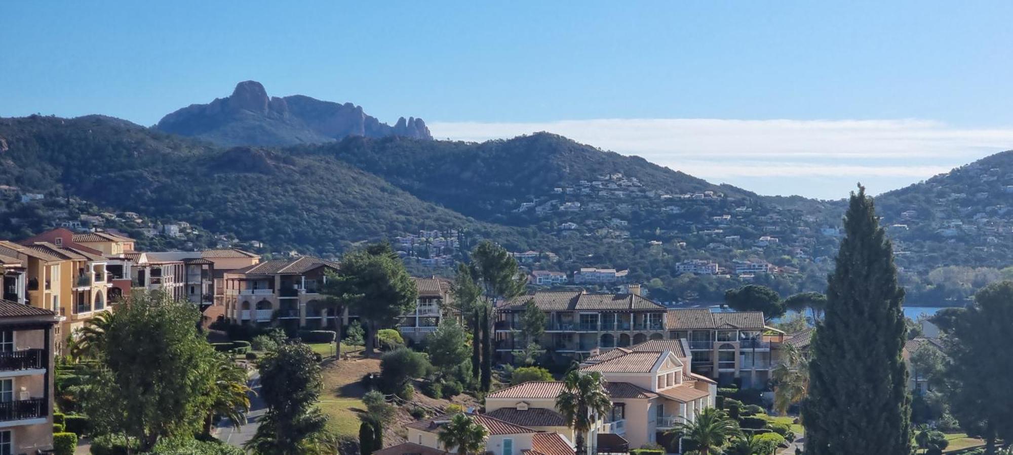 Agay Cap Esterel Village Allee Fleurs - F2 Clim Vue Golf Et Mer - Grande Terrasse Plein Sud Saint-Raphael  Bagian luar foto
